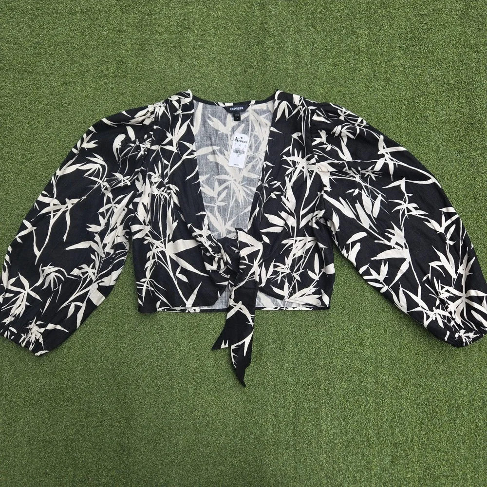 Express Top Women's Medium Black Cropped Front Tie Leaf Print - Picture 3 of 9
